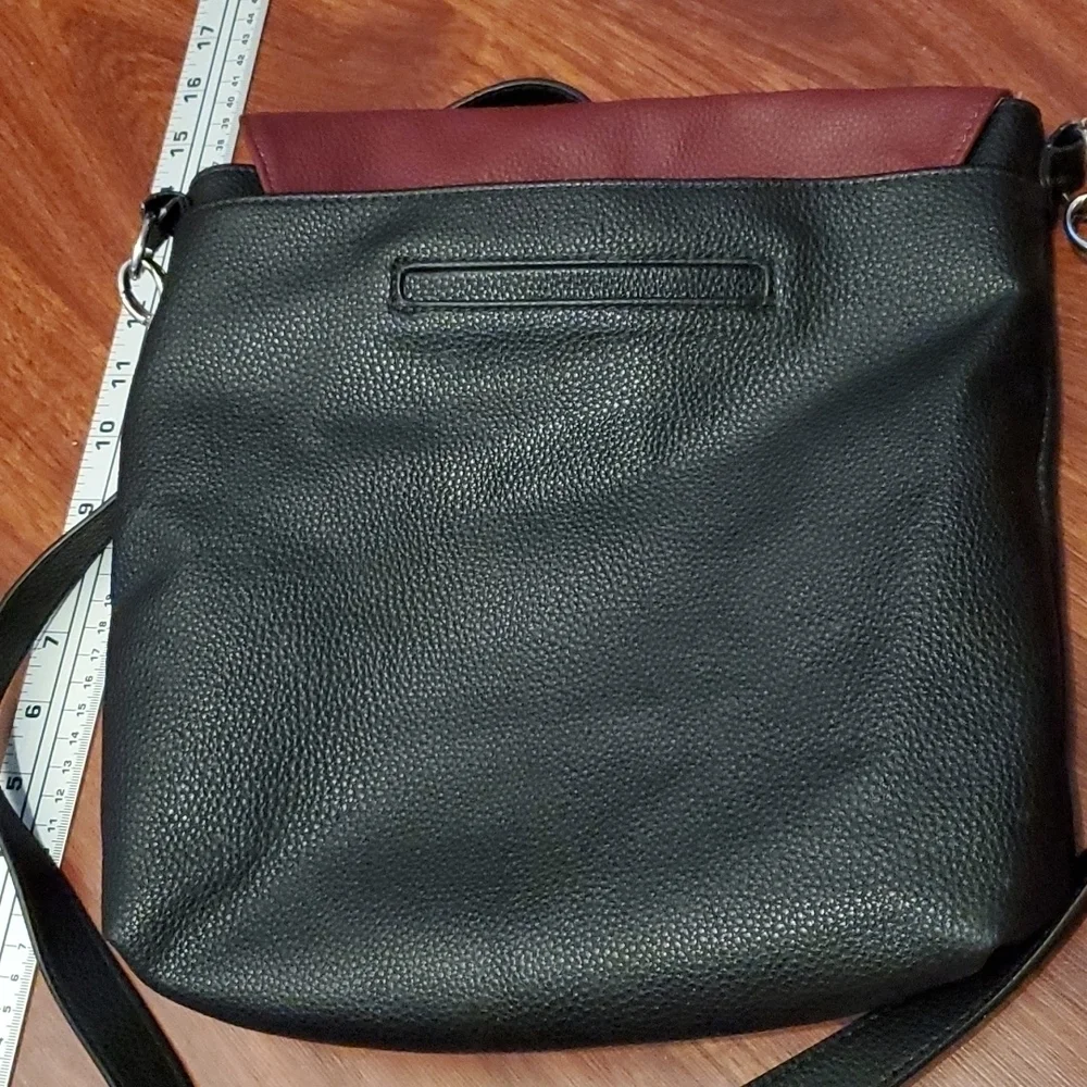 Thirty-one cross body purse bag -flaws Black Maroon